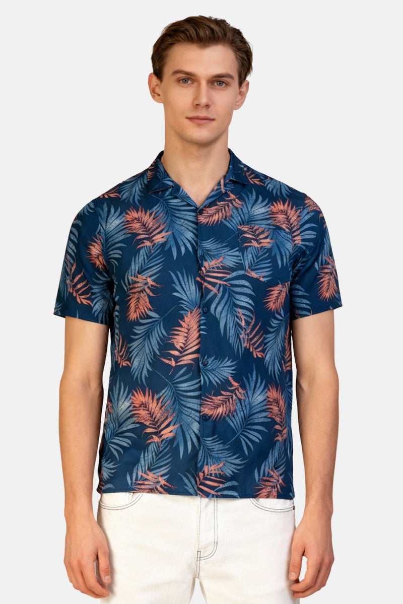 Chaps قميص رجالي عادي بقصة مريحة بأكمام قصيرة مزخرف بنقشة زهور، متعدد الألوان - Image 1